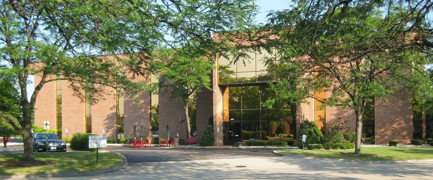 Photo 2 of 970 N Oaklawn Ave, Elmhurst, IL 60126