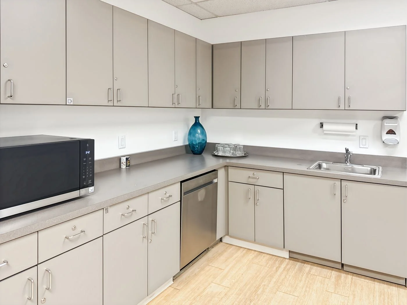 Photo 1 of 1351 N Alma School Road Suite 205, Chandler, AZ 85224