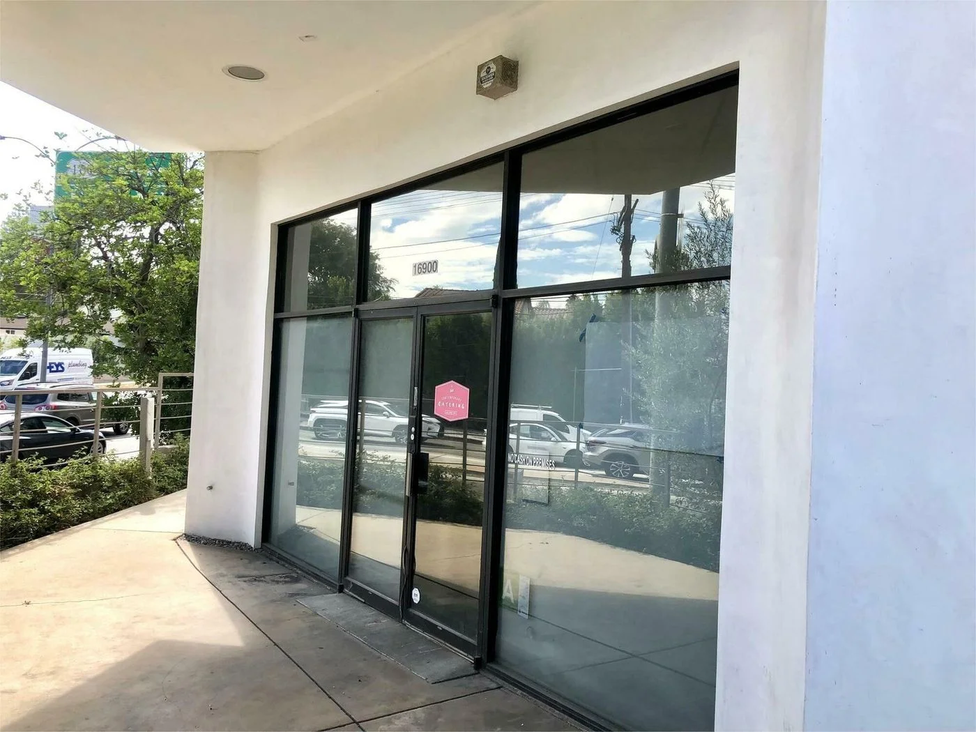 Photo 2 of 5535 Balboa Blvd, Los Angeles, CA 91316