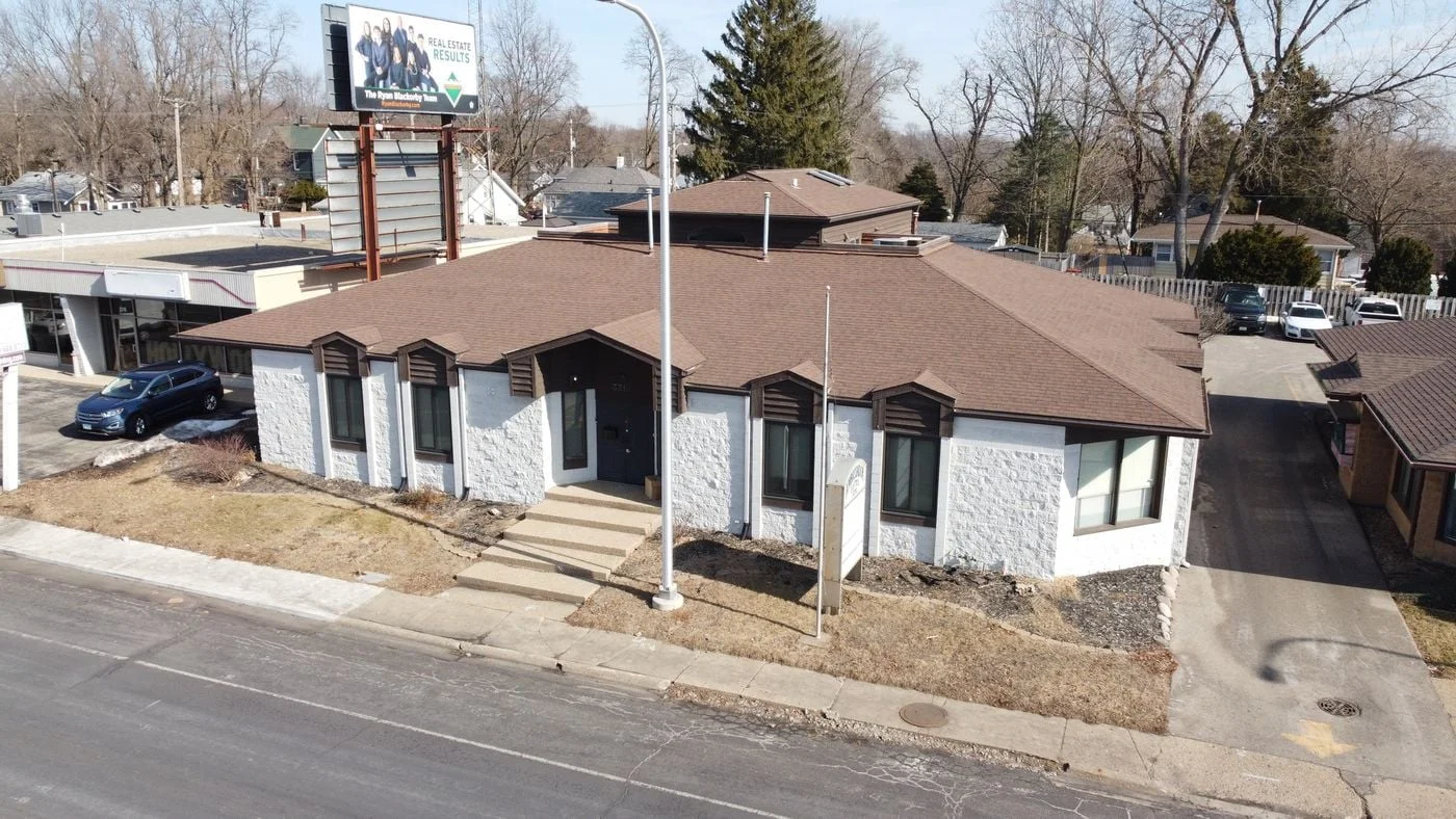 Photo 3 of 3310 N Prospect Rd, Peoria, IL 61603