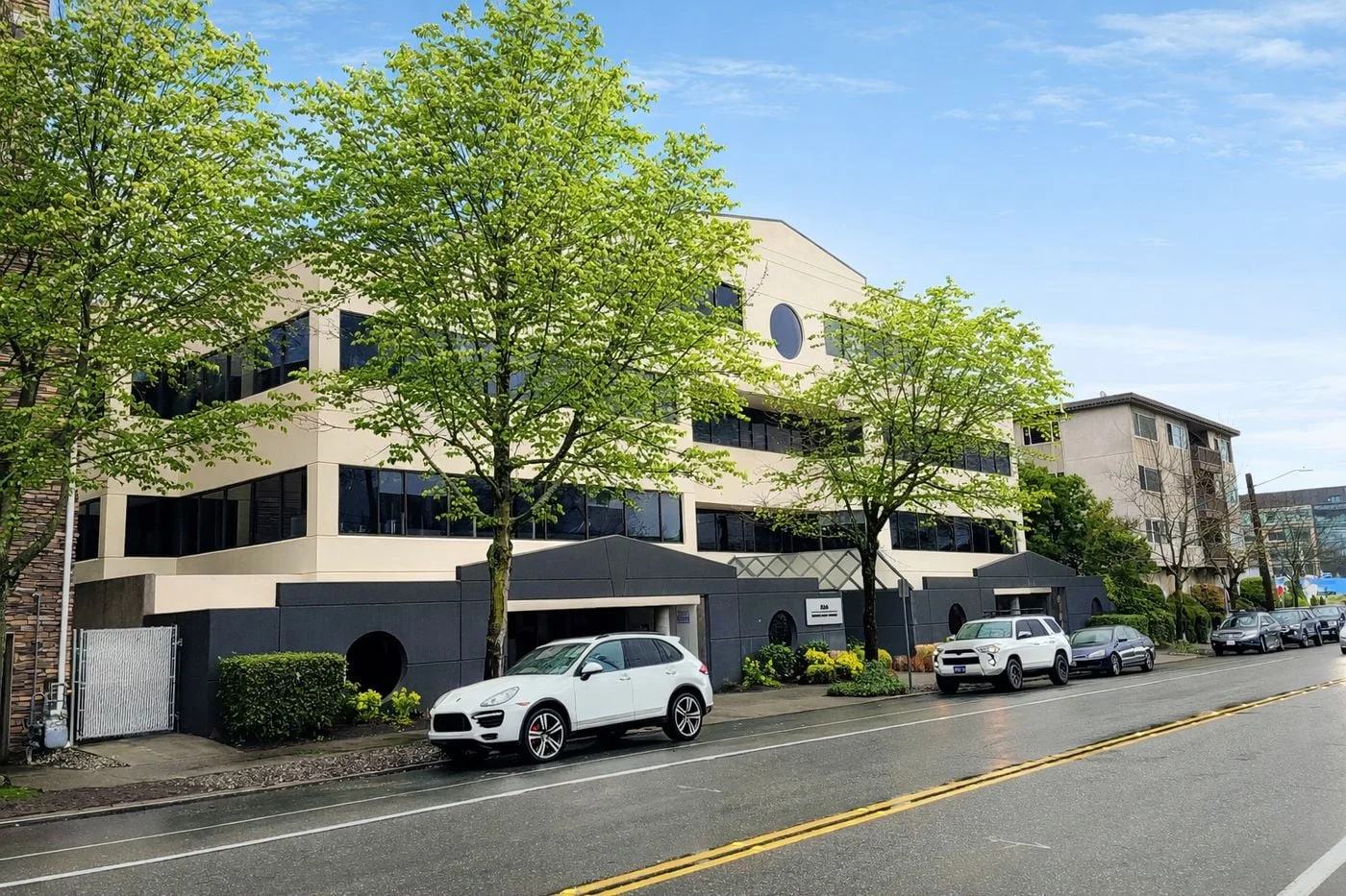 Photo 1 of 936 N 34th St, Seattle, WA 98103