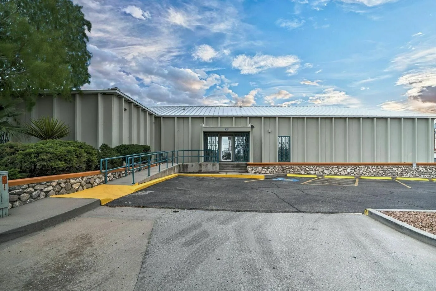 Photo 2 of 240 West Sunset Road, El Paso, TX 79922