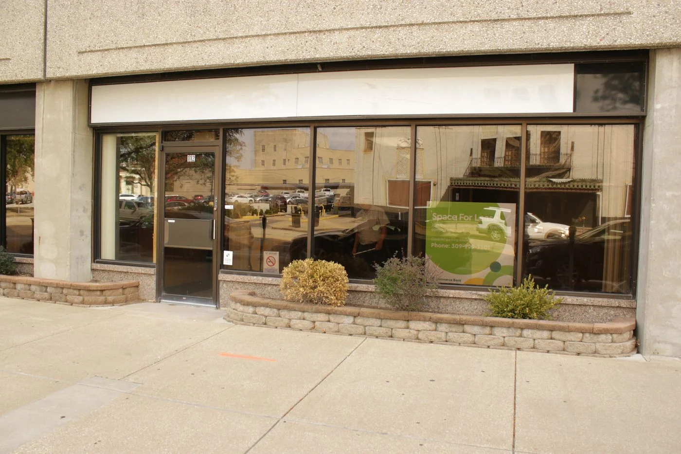 Photo 2 of 114 NE Madison Avenue, Peoria, IL 61602