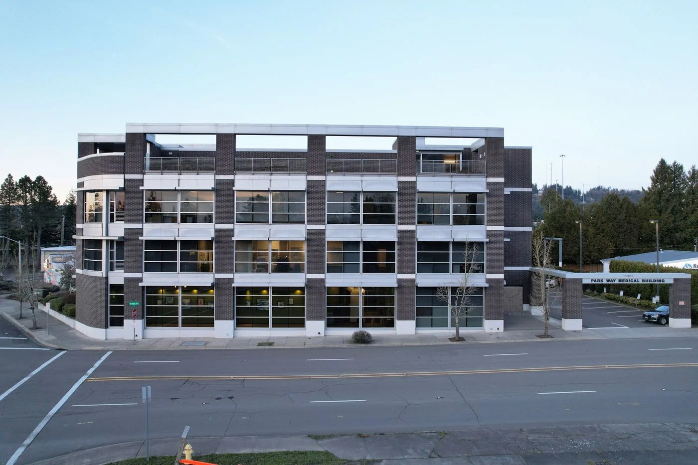 Photo 2 of 10305 SW Park Way, Portland, OR 97225