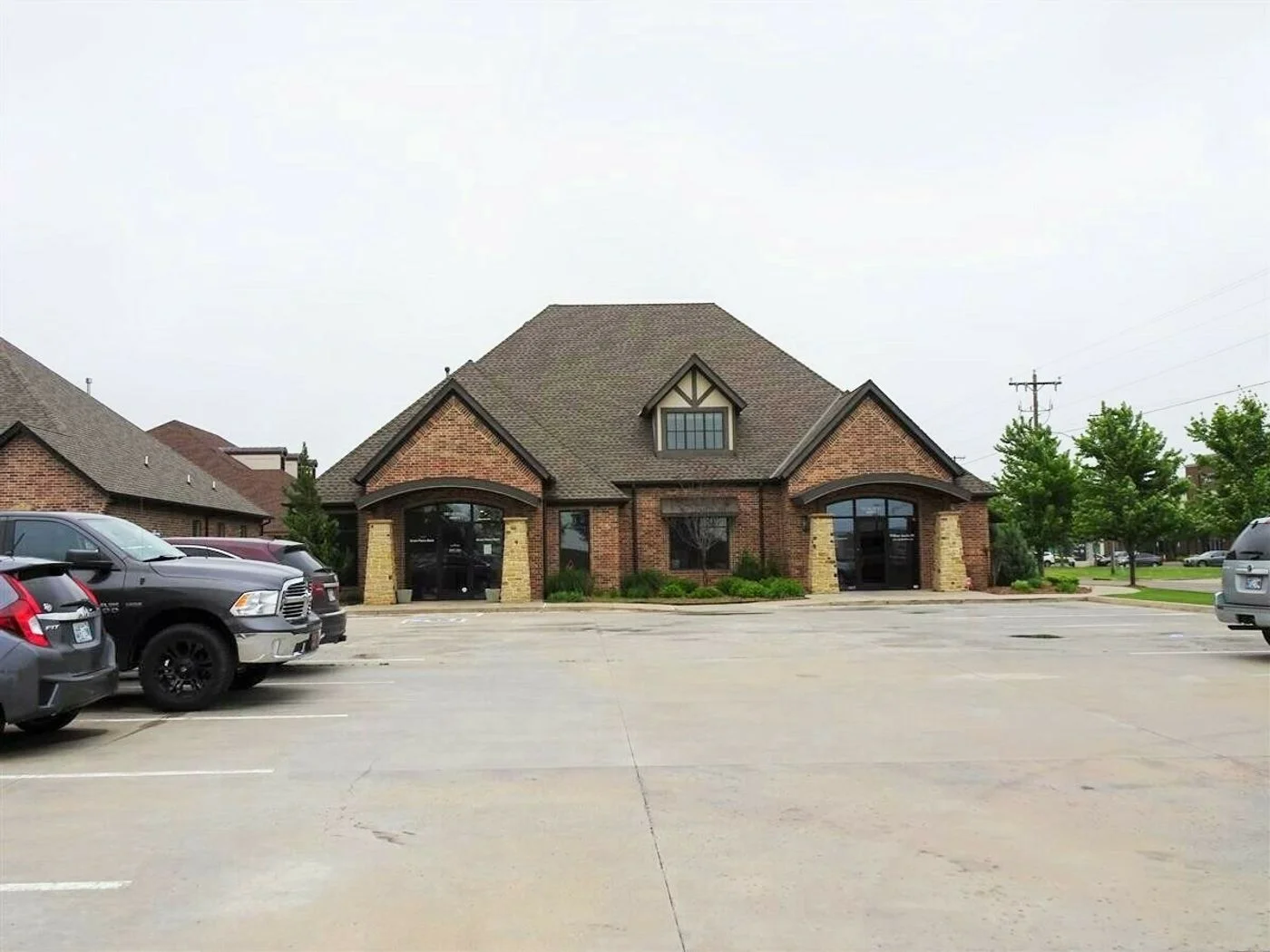 Photo 2 of 1101 SW 30th Ct, Moore, OK 73160