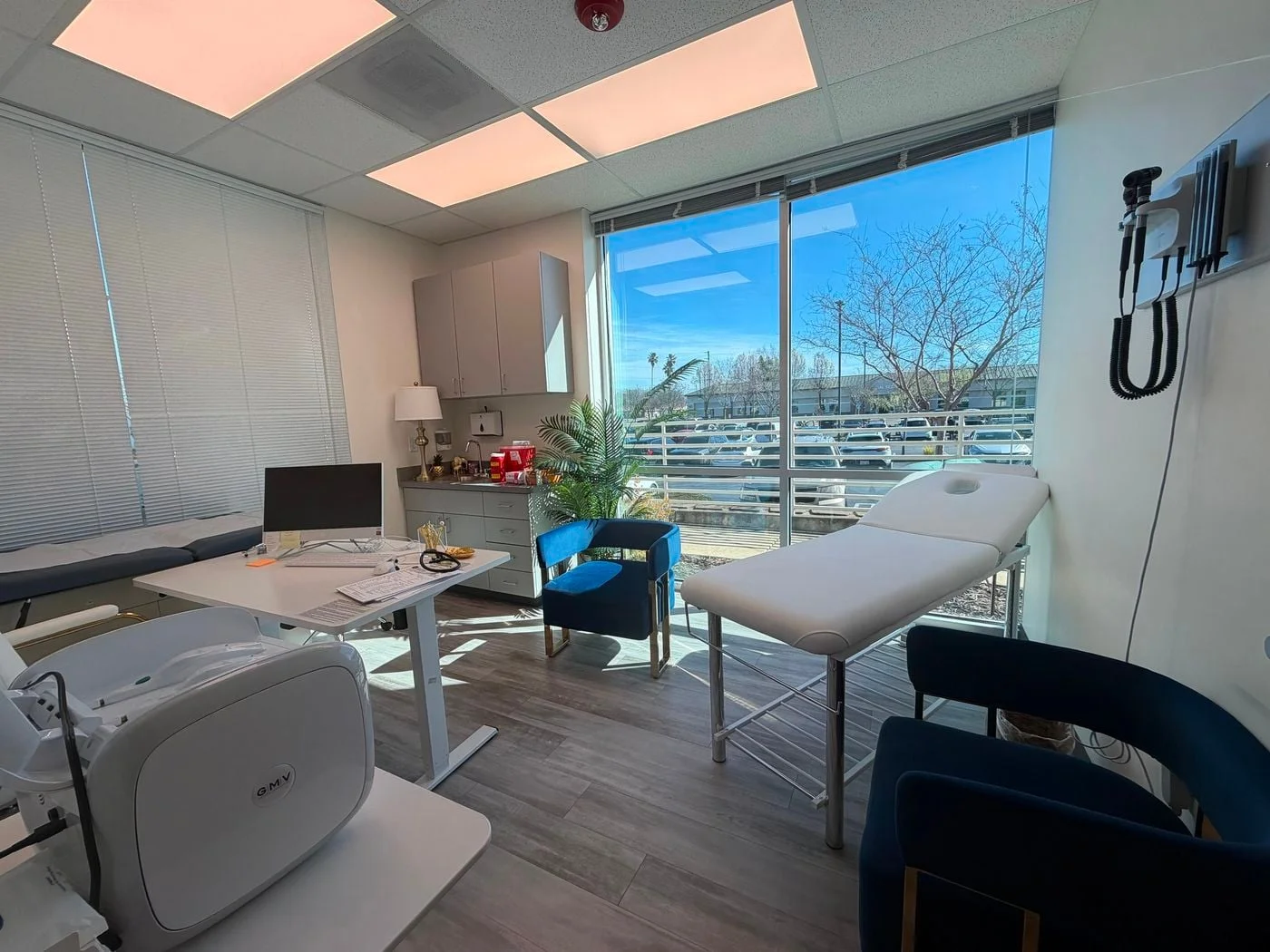 Photo 2 of 906 Cirby Way, Roseville, CA 95661