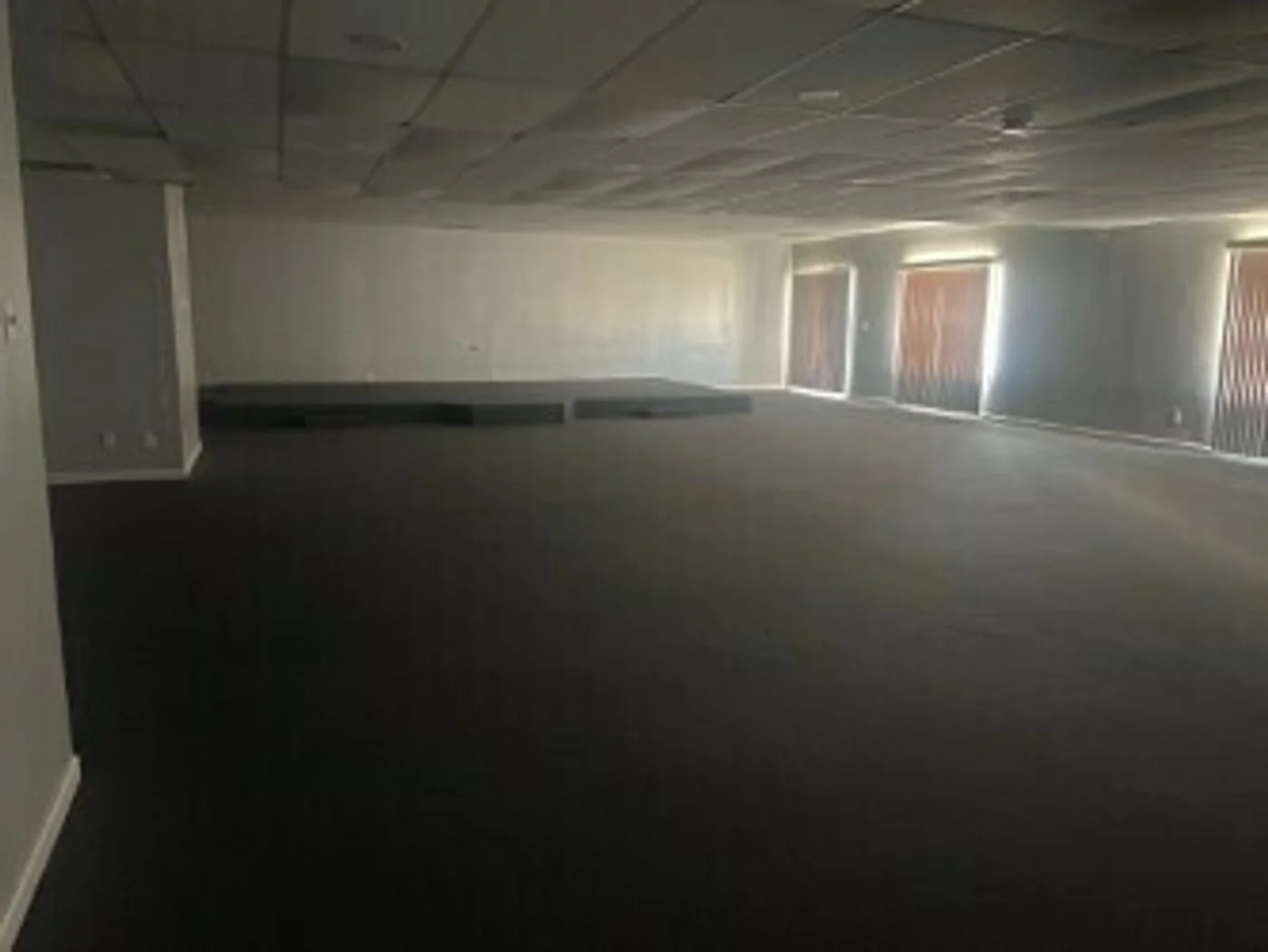 Photo 3 of 7061 Twin Oaks Dr, Indianapolis, IN 46226