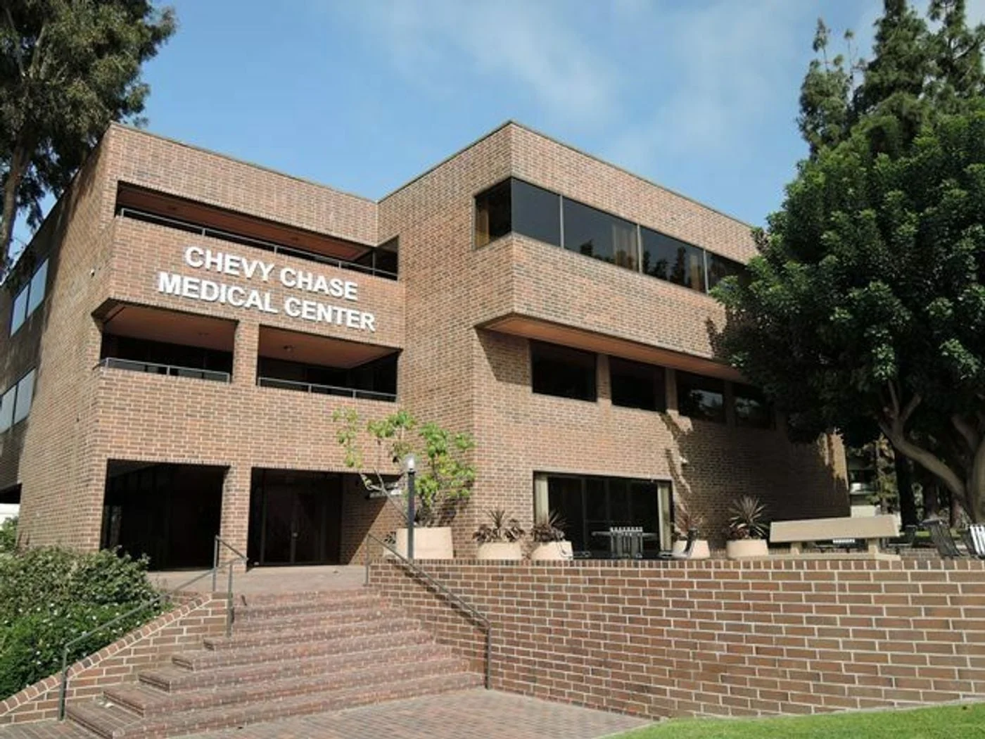 Photo 1 of 1577 East Chevy Chase Drive, Glendale, CA 91206