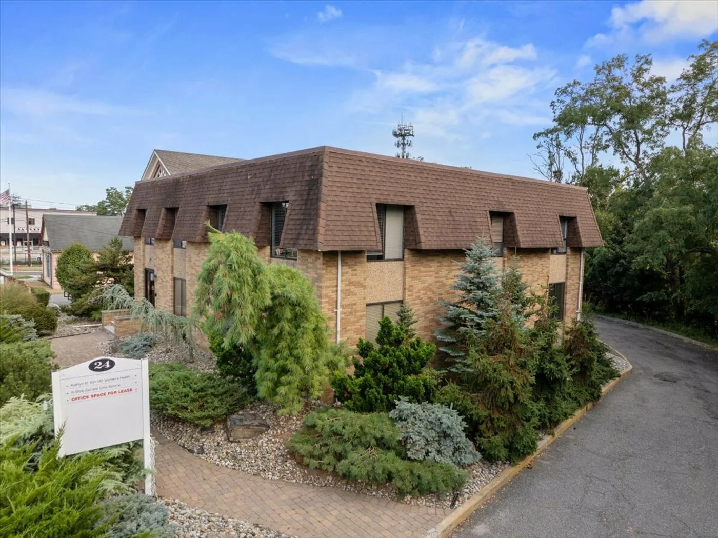 Photo 2 of 24 Wyckoff Ave, Waldwick, NJ 07463