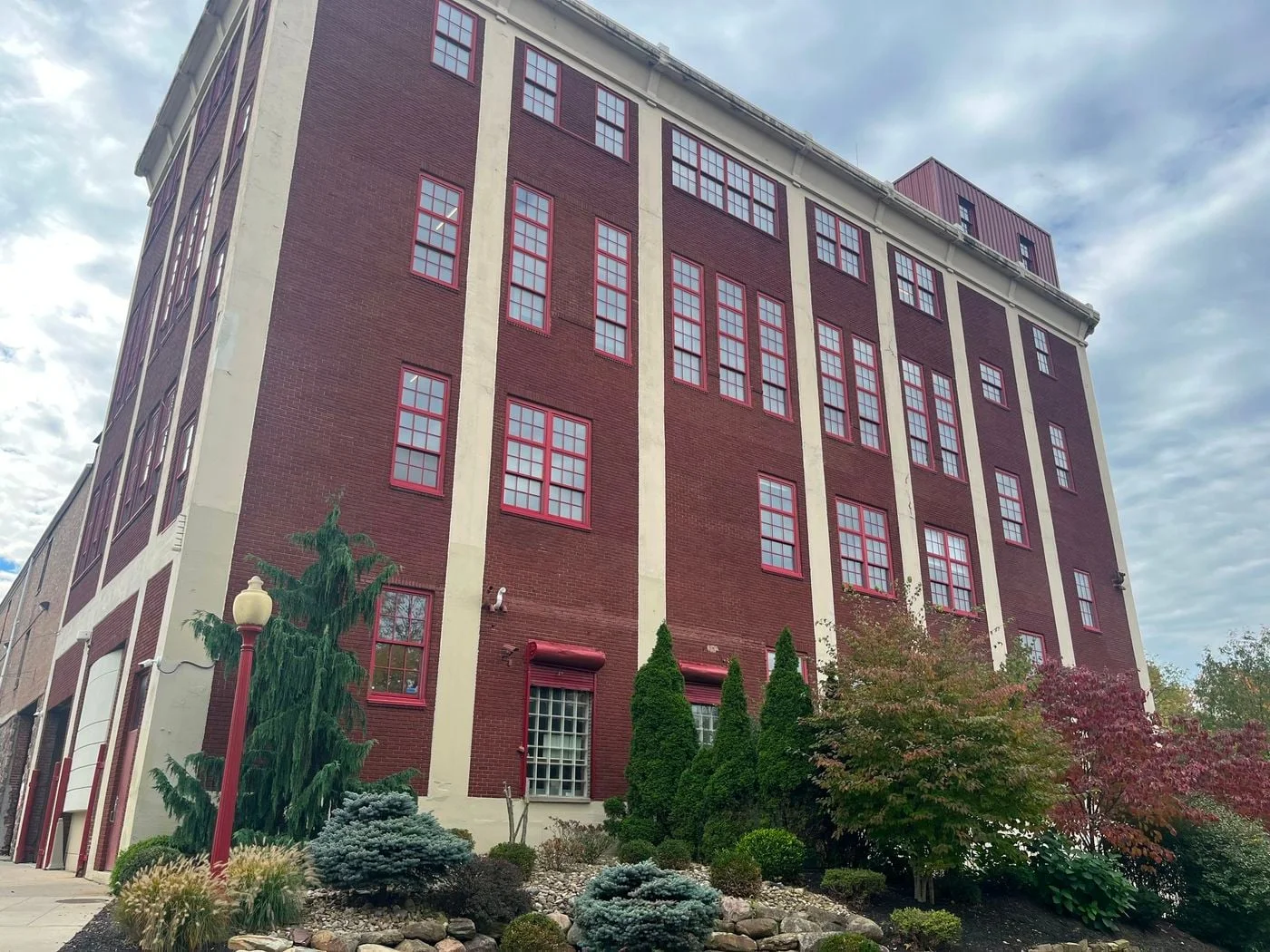 Photo 2 of 190 N Union St, Akron, OH 44304