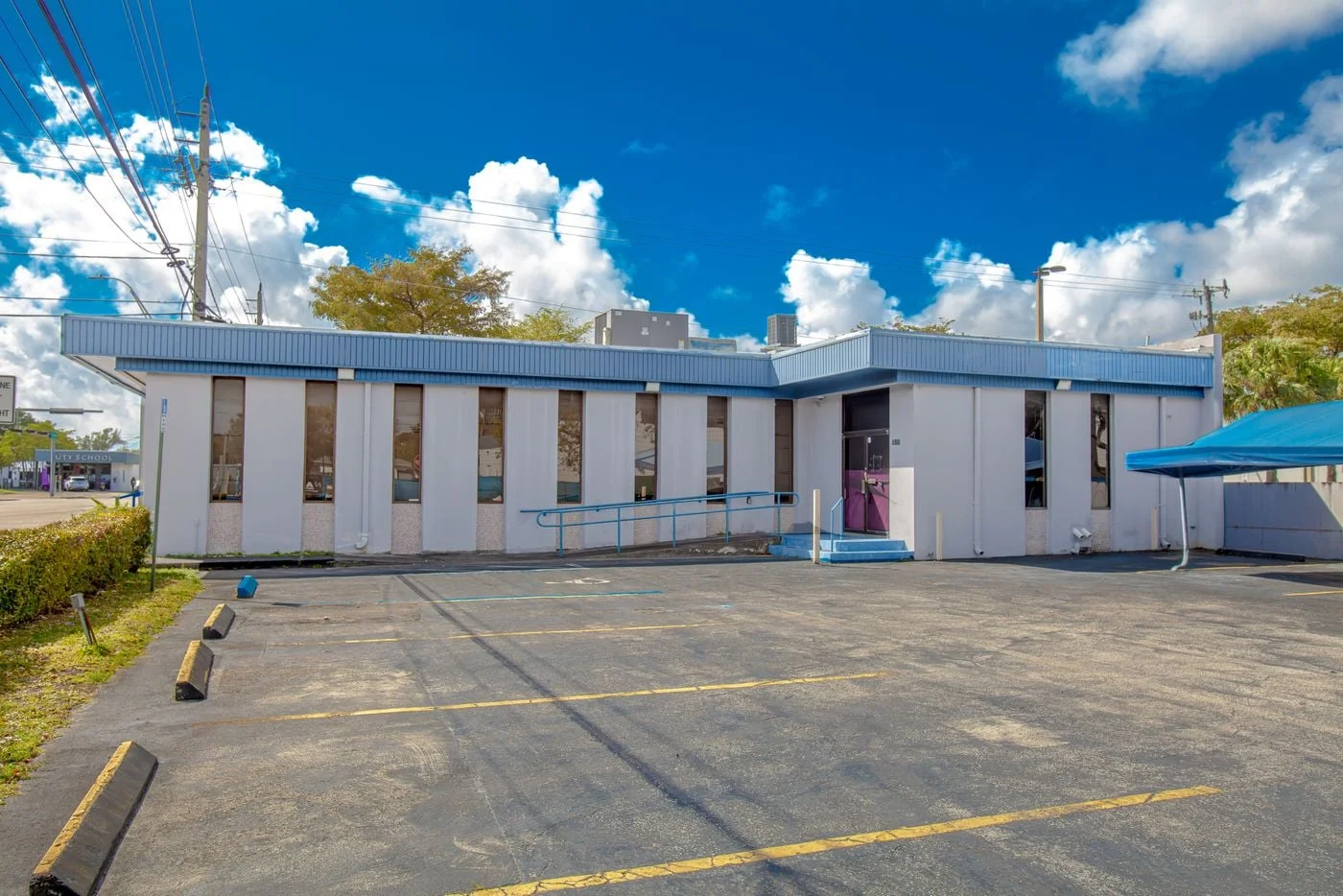 Photo 3 of 16350 Northeast 12th Avenue, North Miami Beach, FL 33162