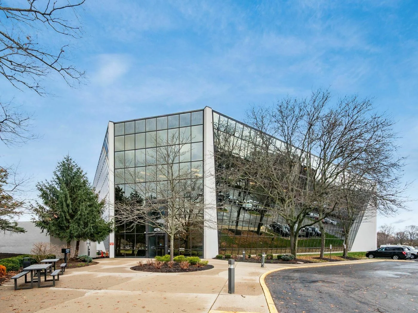 Photo 3 of 475 Metro Pl S, Dublin, OH 43017