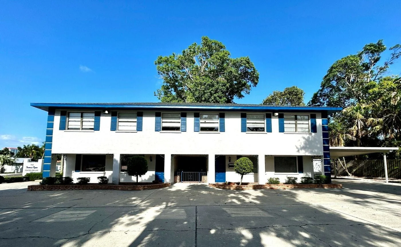 Photo 1 of 2027 Manatee Ave W, Bradenton, FL 34205