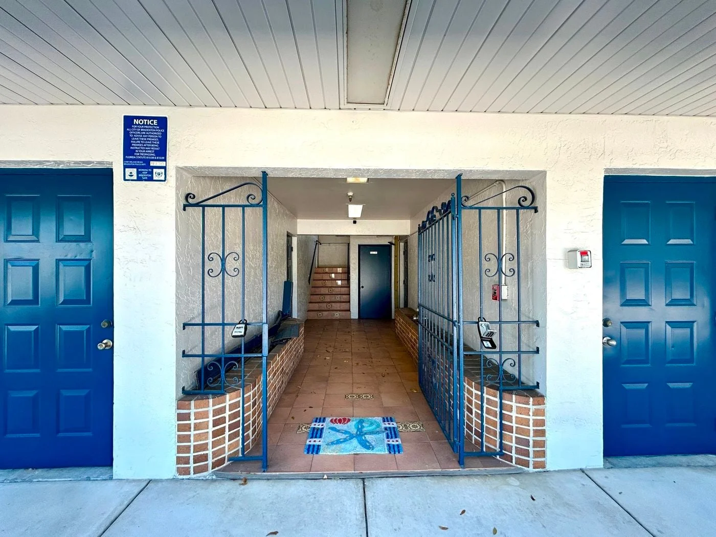 Photo 3 of 2027 Manatee Ave W, Bradenton, FL 34205