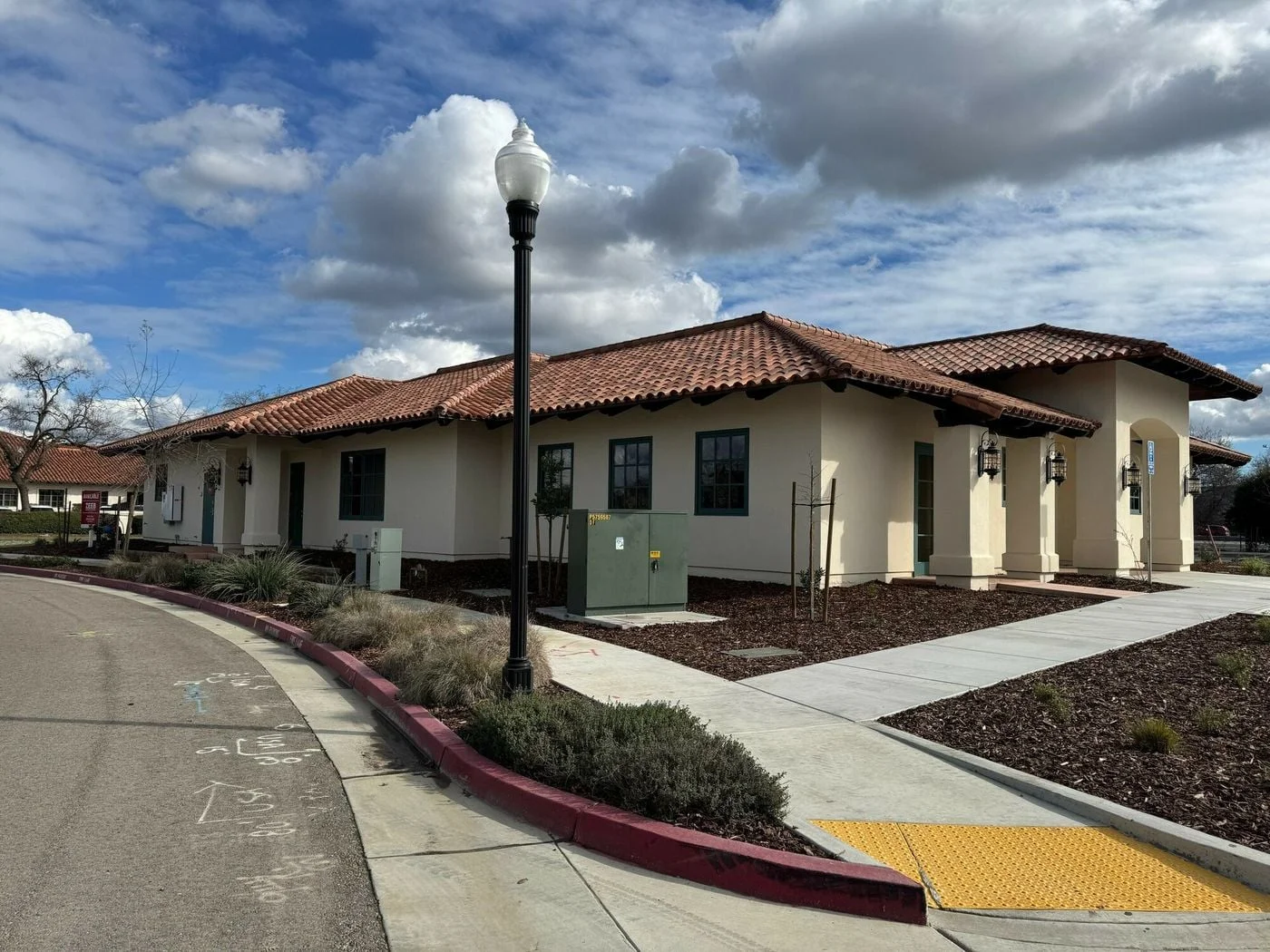 Photo 3 of 5625 Avenida de Los Robles, Visalia, CA 93291