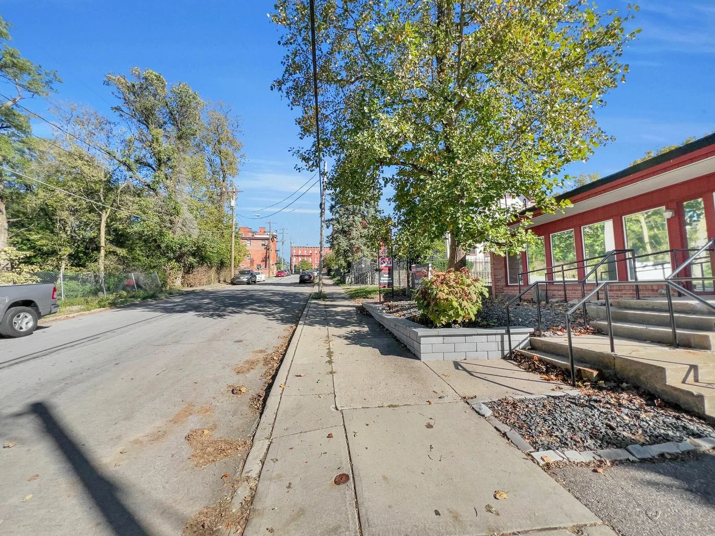 Photo 2 of 71 E Hollister St, Cincinnati, OH 45219