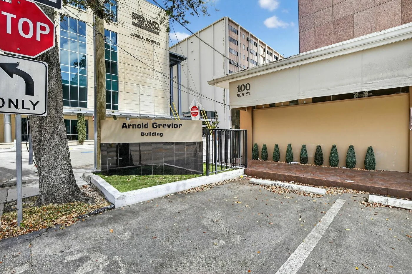 Photo 2 of 100 SE 6th Street, Fort Lauderdale, FL 33301