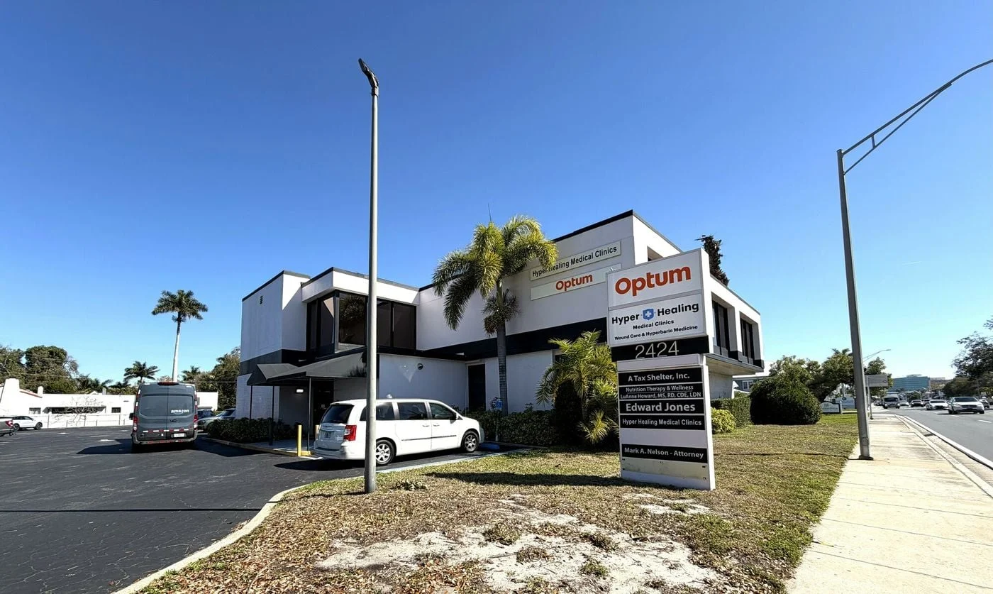 Photo 1 of 2424 Manatee Avenue West, Bradenton, FL 34205