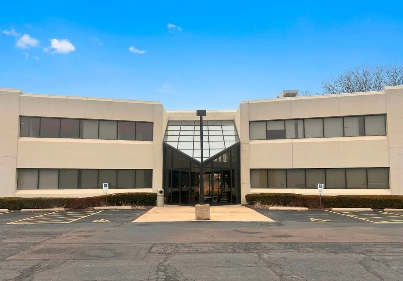 Photo 1 of 651 West Terra Cotta Avenue, Crystal Lake, IL 60014