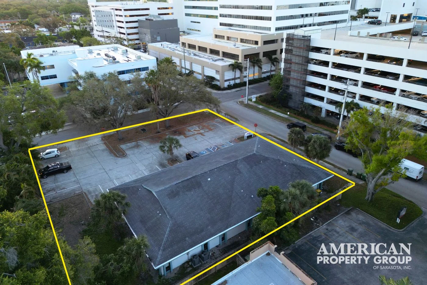 Photo 3 of 1895 Floyd St, Sarasota, FL 34239