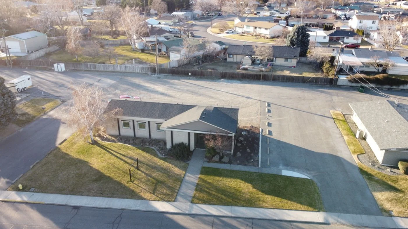 Photo 1 of 2427 W. Falls Avenue, Kennewick, WA 99336