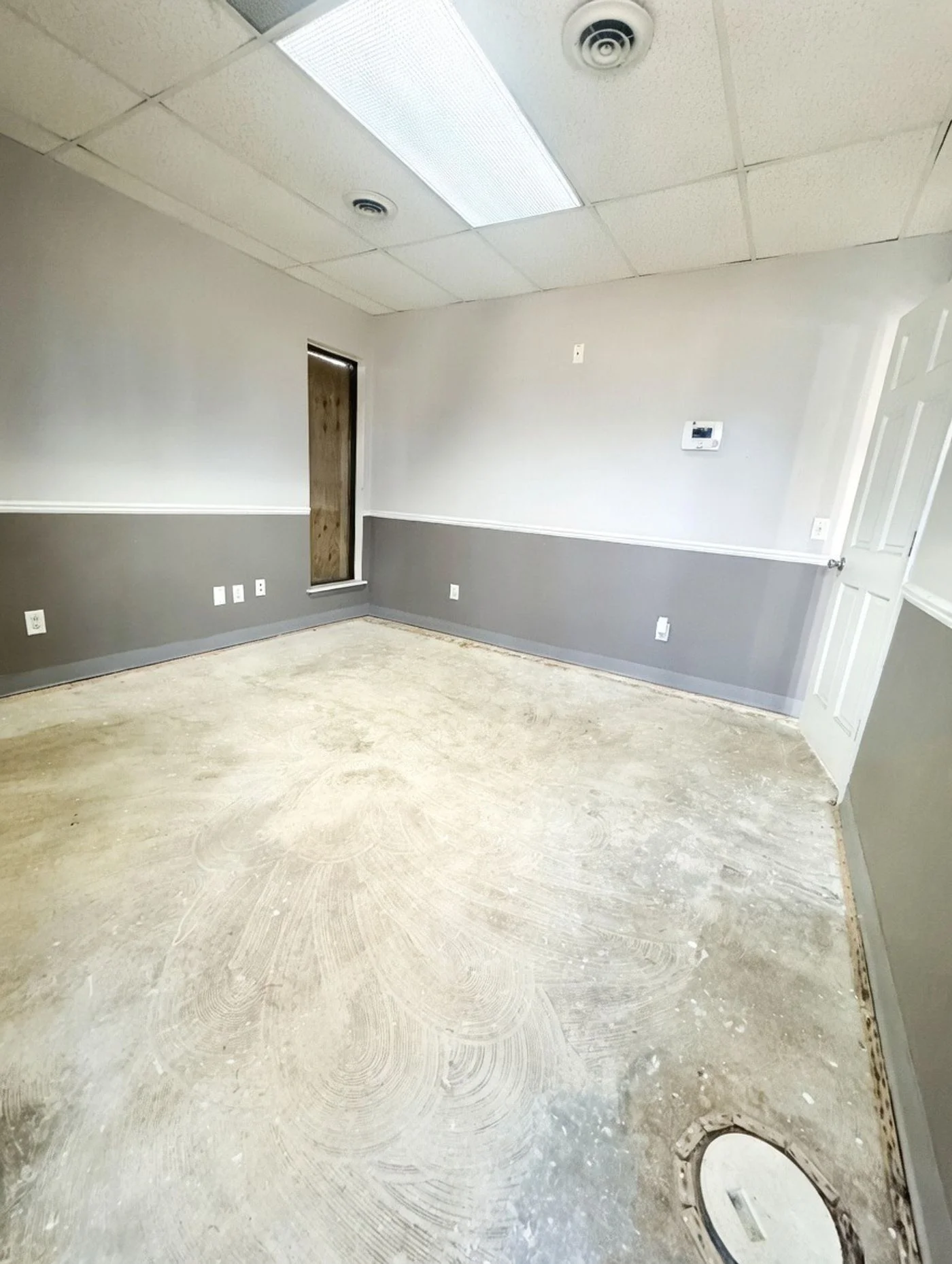 Photo 3 of 2300 Navarre Avenue, Oregon, OH 43616