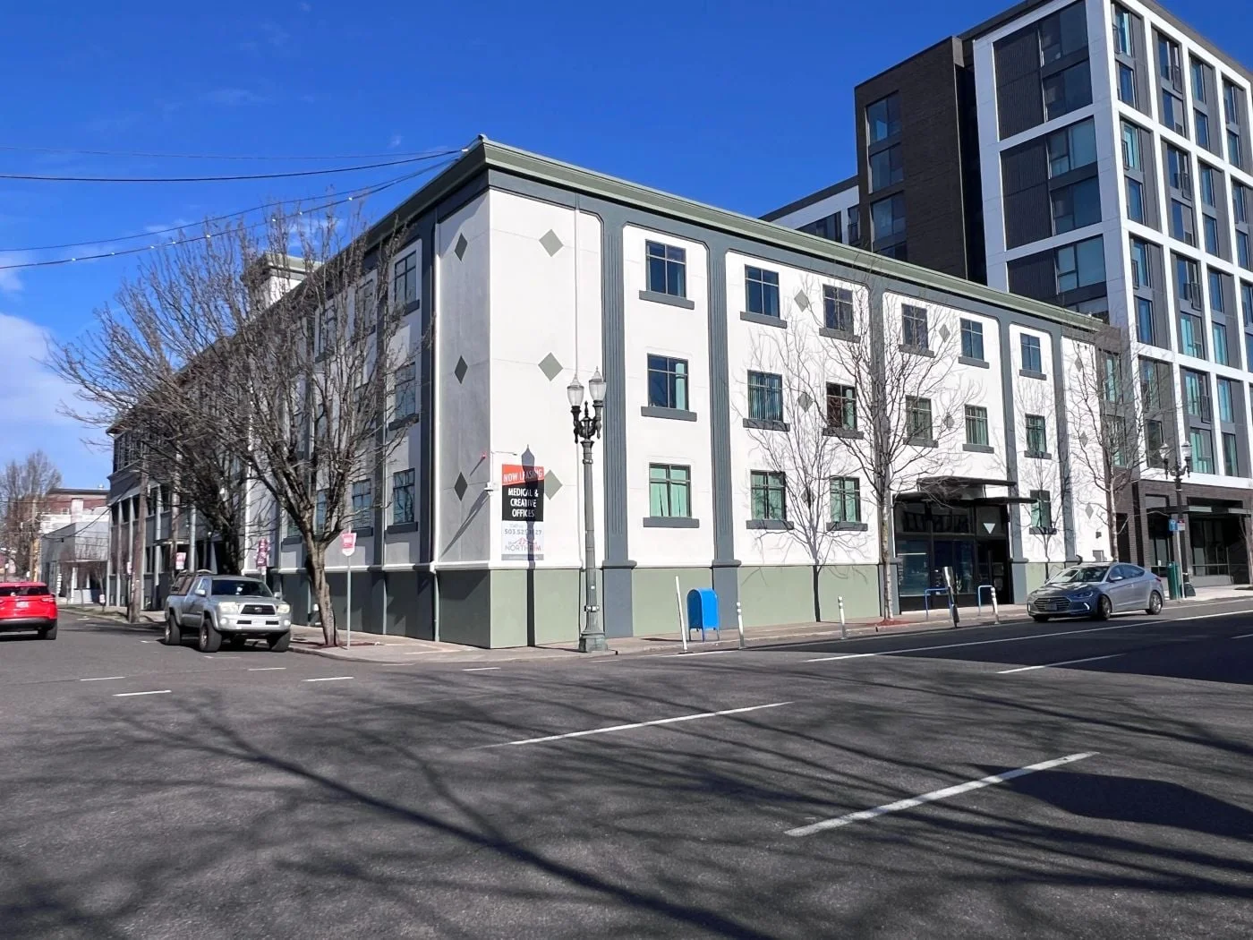 Photo 1 of 819 SE Morrison St, Portland, OR 97214