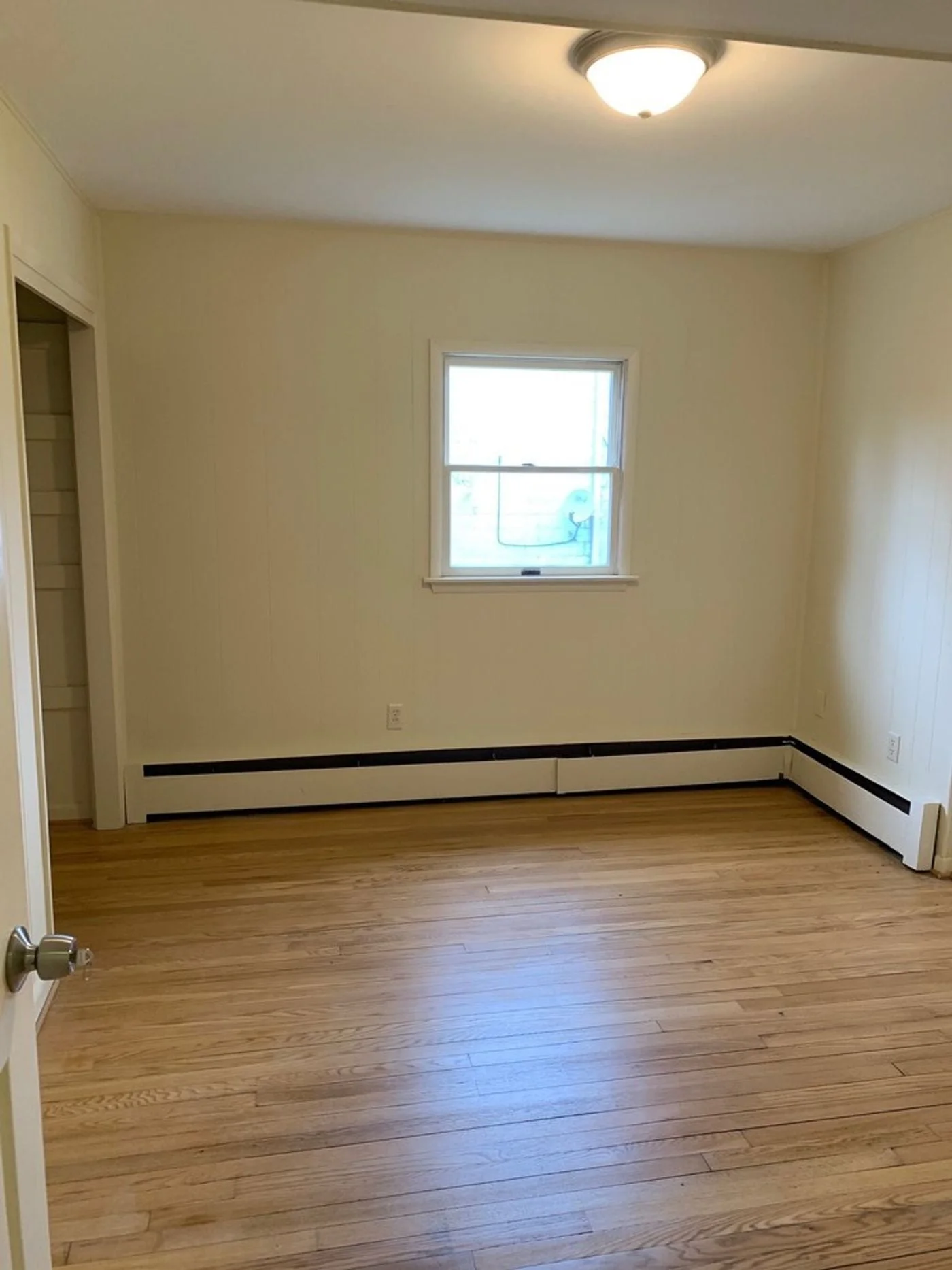 Photo 3 of 5626 Southwestern Blvd, Halethorpe, MD 21227