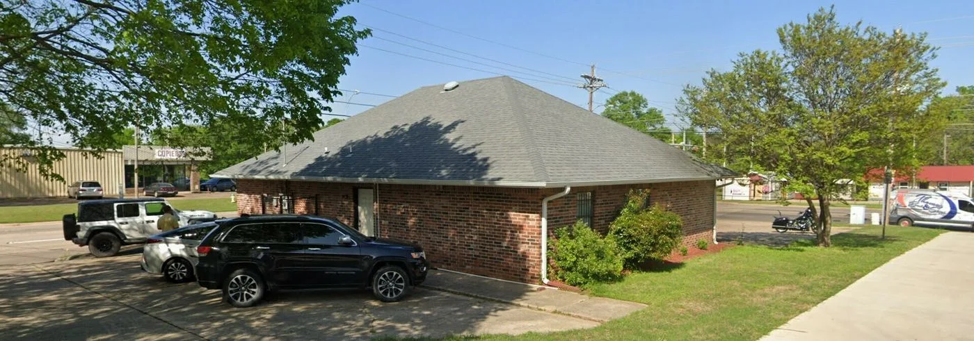 Photo 2 of 2501 Summerhill Rd, Texarkana, TX 75501