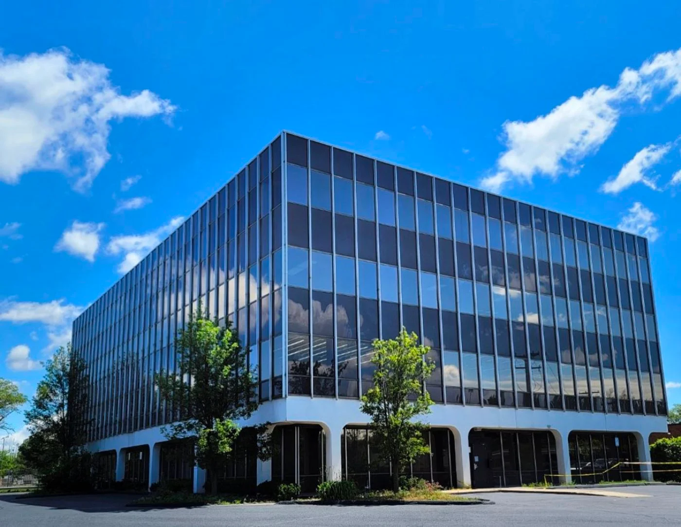 Photo 2 of 24681, Northwestern Highway 2000, Southfield, MI 48075