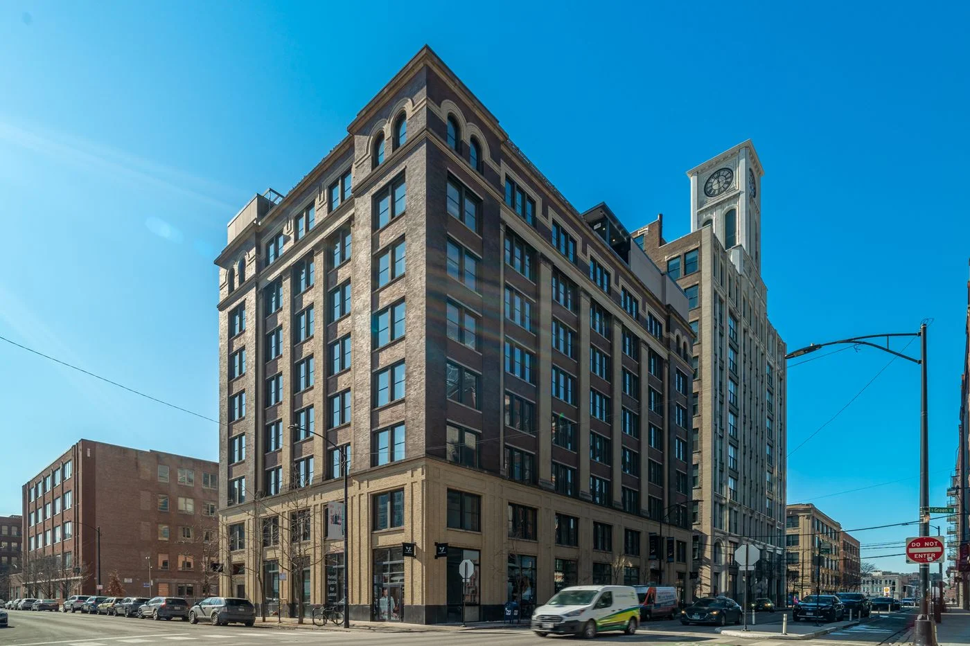 Photo 1 of 833 W Jackson Blvd, Chicago, IL 60607