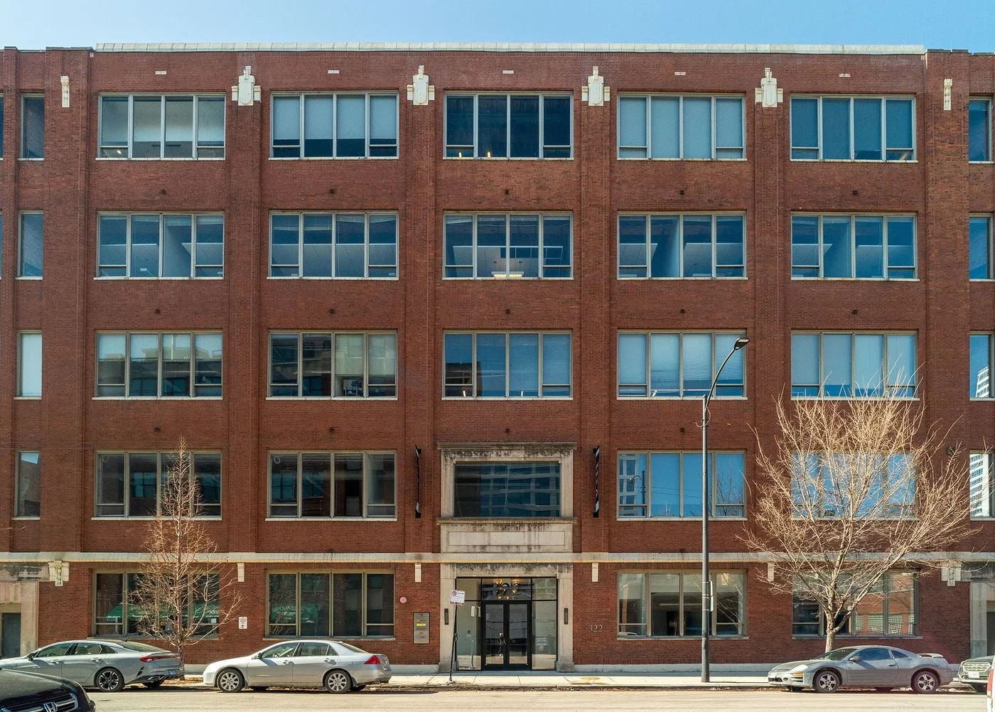 Photo 2 of 322 S Green St, Chicago, IL 60607