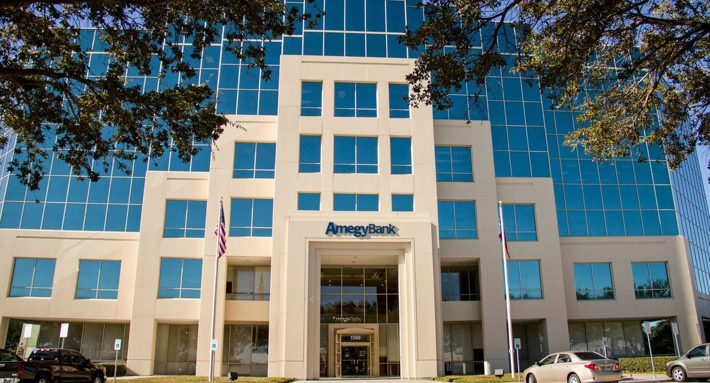 Photo 1 of 1300 Rollingbrook Dr, Baytown, TX 77521