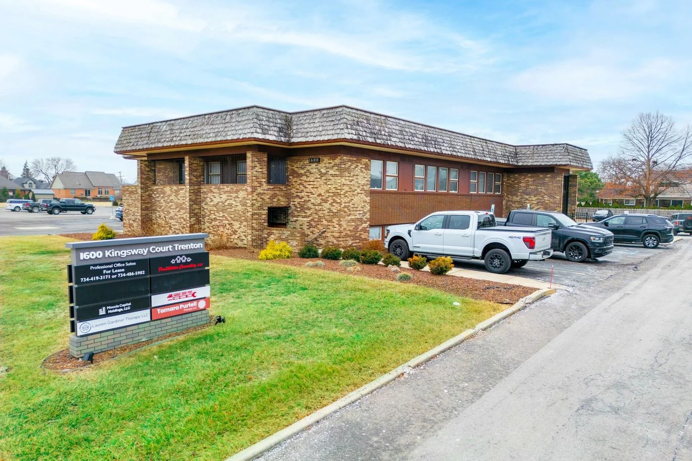 Photo 1 of 1600 Kingsway Court, Trenton, MI 48183