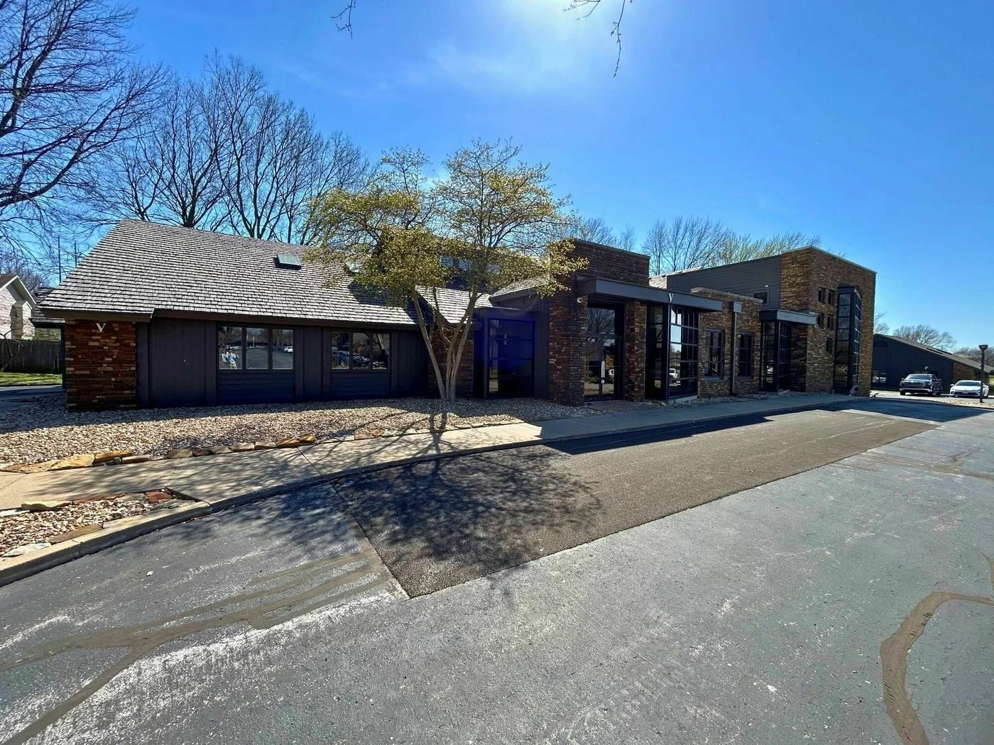 Photo 2 of 1200 E Woodhurst Dr, V100, Springfield, MO 65804