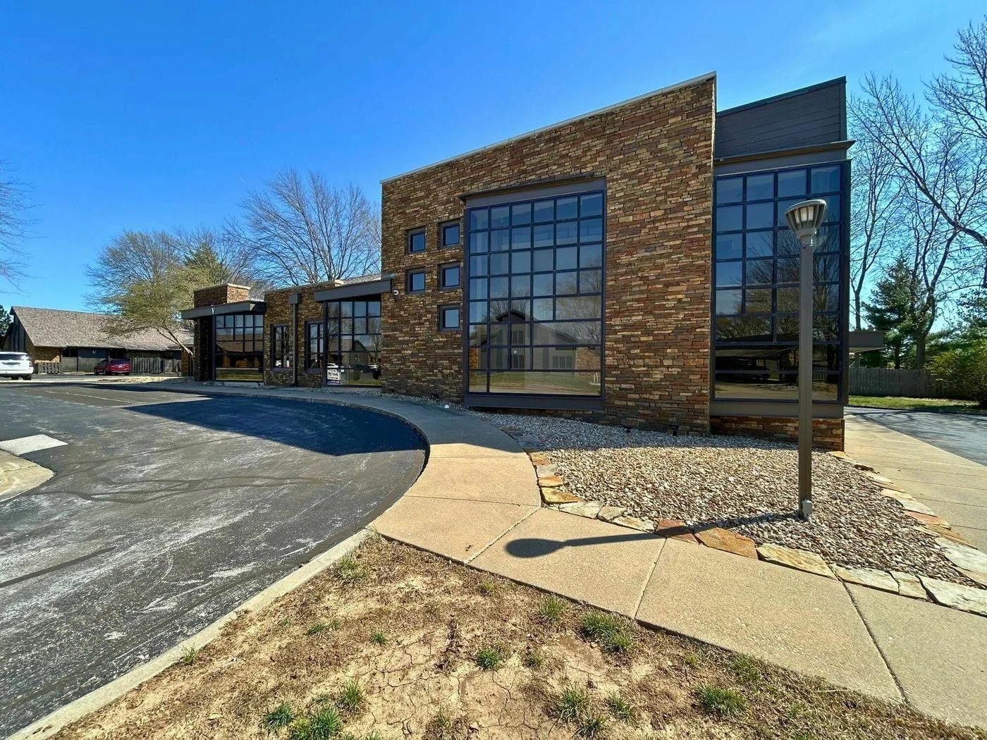 Photo 3 of 1200 E Woodhurst Dr, V100, Springfield, MO 65804