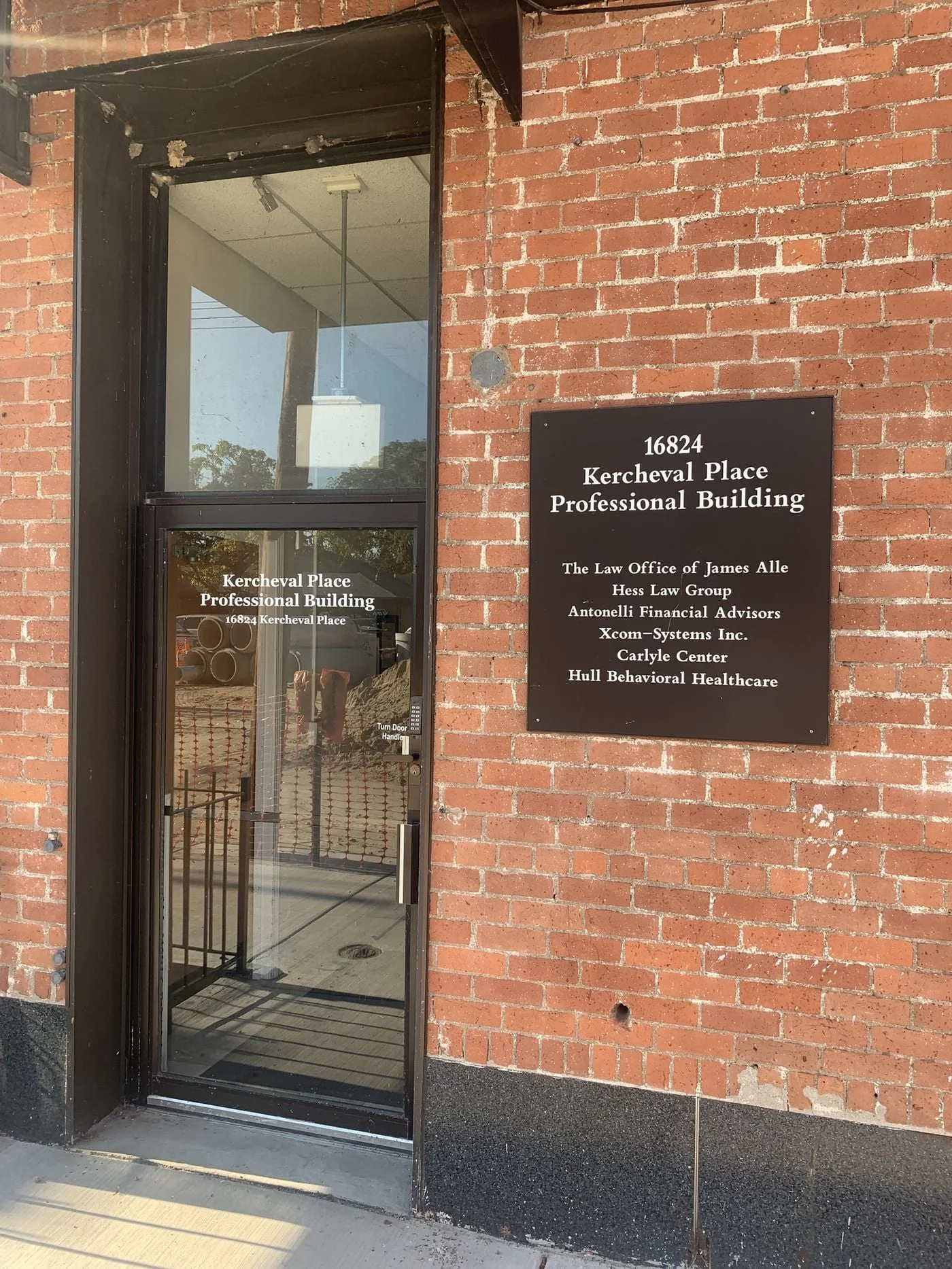 Photo 3 of 16824 Kercheval Place, Grosse Pointe, MI 48230