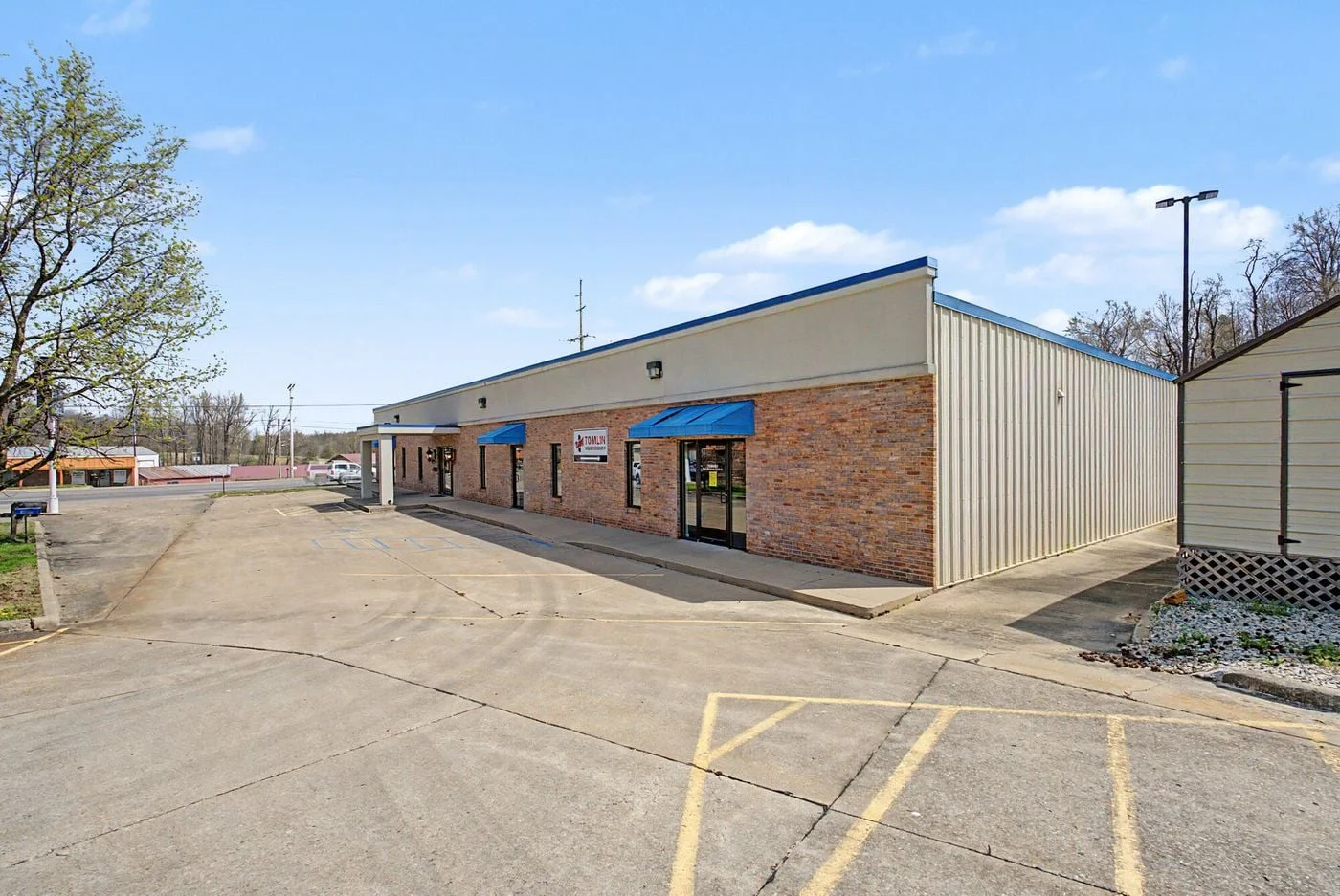 Photo 3 of 2737 East Jackson Boulevard, Jackson, MO 63755