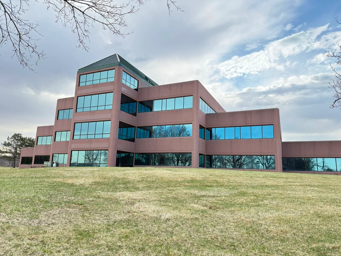 Photo 2 of 600 Stevens Port Dr, Dakota Dunes, SD 57049