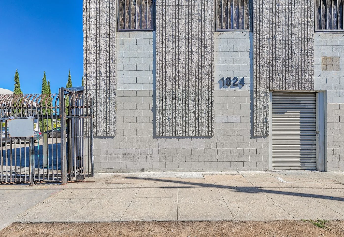 Photo 2 of 1824 S Magnolia Blvd , Los Angeles, CA 90007