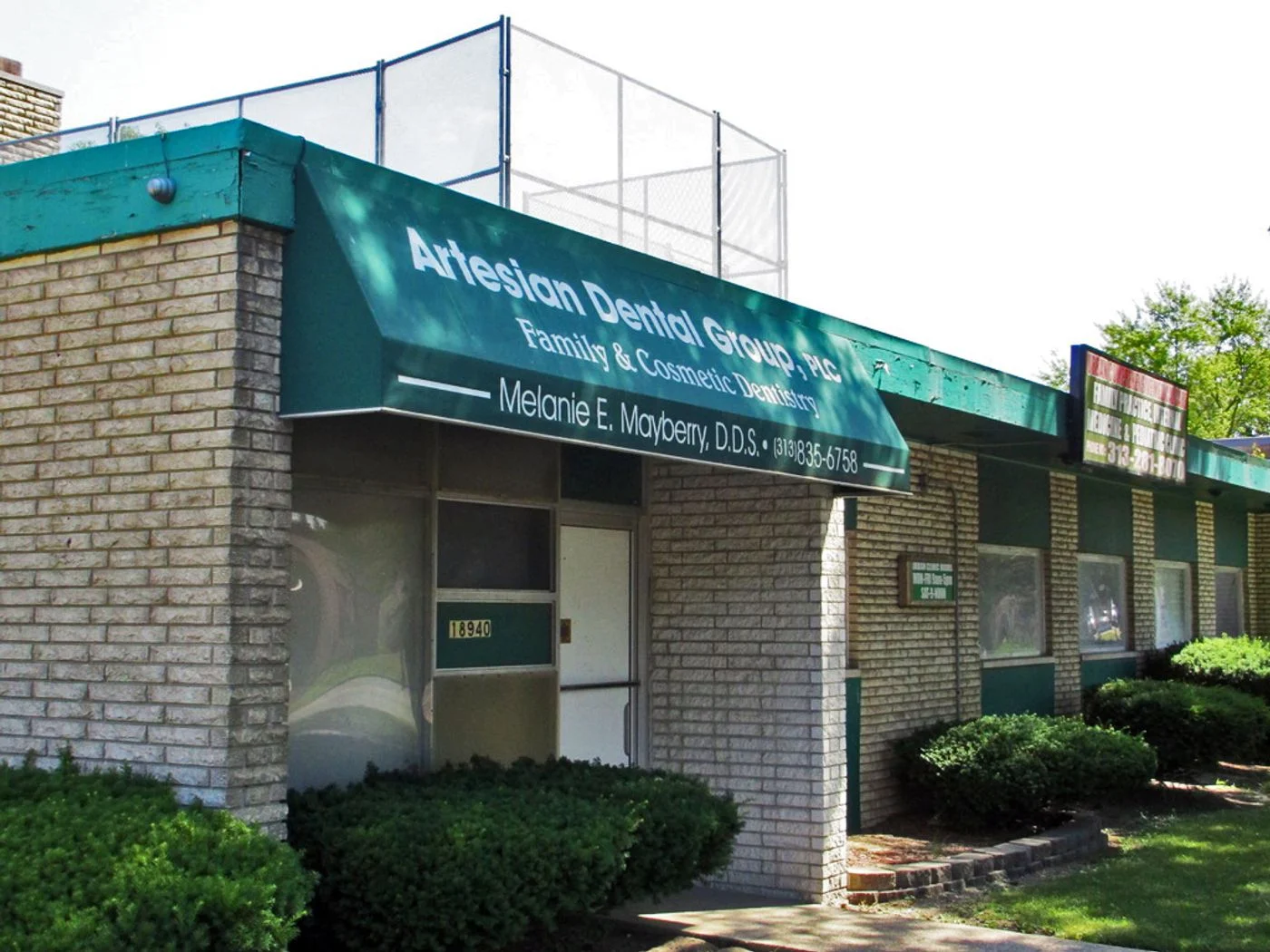 Photo 2 of 18940 Schoolcraft Rd, Detroit, MI 48223