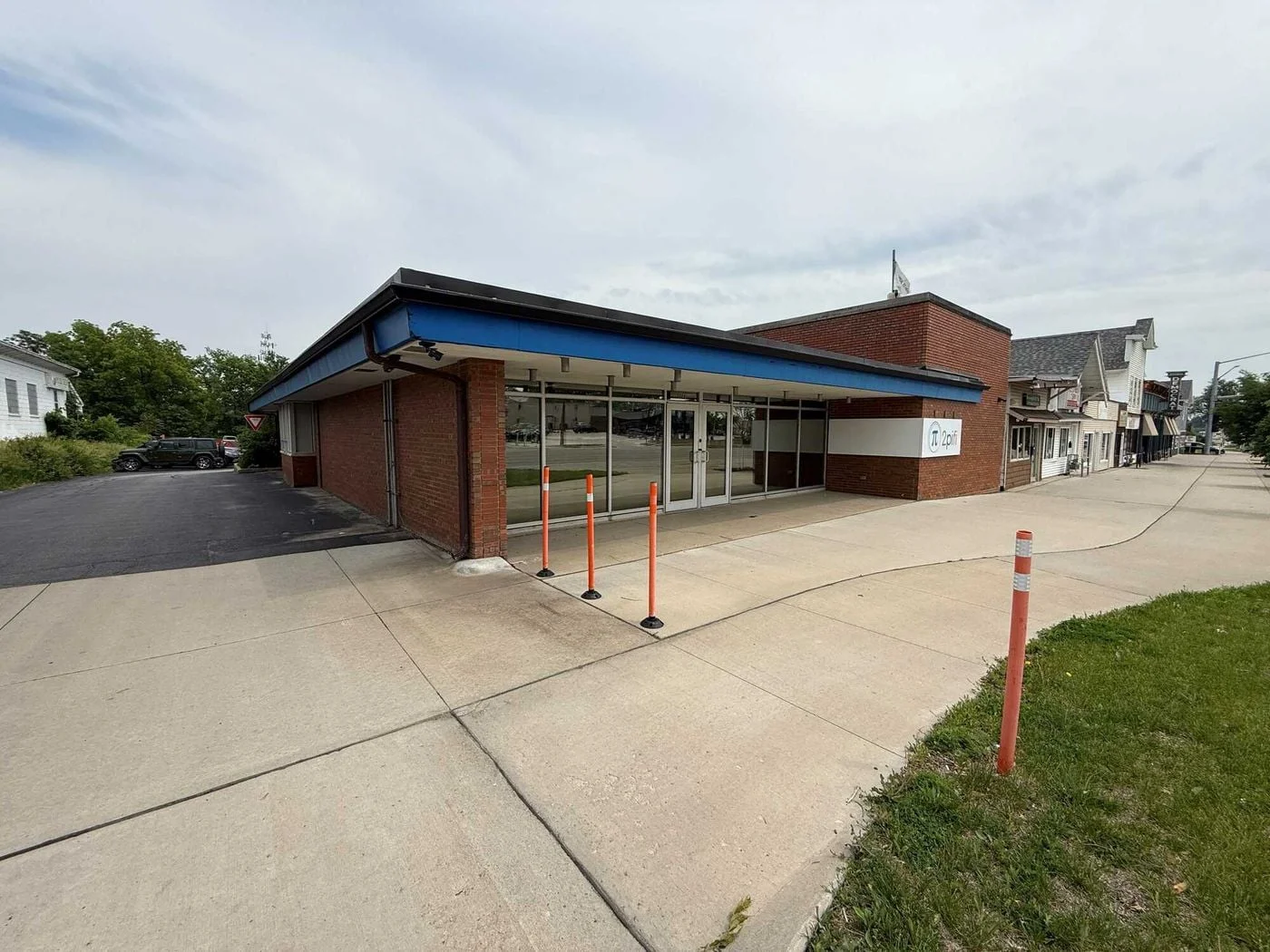 Photo 3 of 3223 1st Ave SE, Cedar Rapids, IA 52402