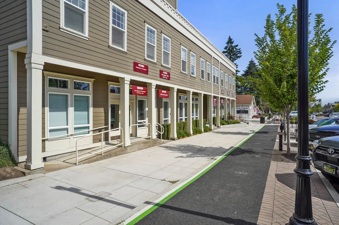 Photo 3 of 1660-1684 Willamette Falls Dr, West Linn, OR 97068