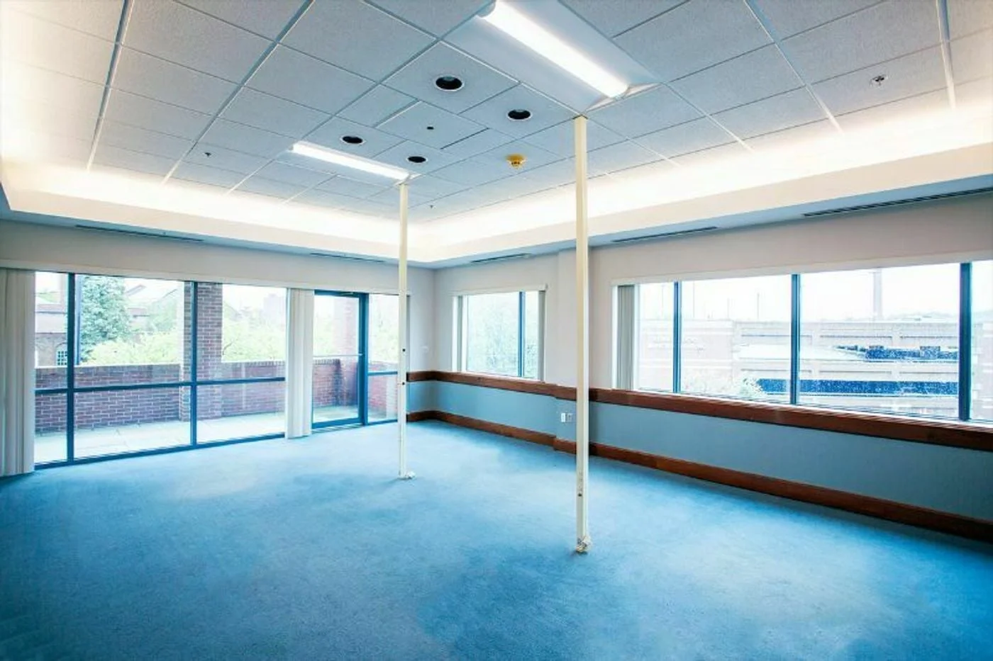 Photo 3 of 10 George St, Lowell, MA 01852-2241