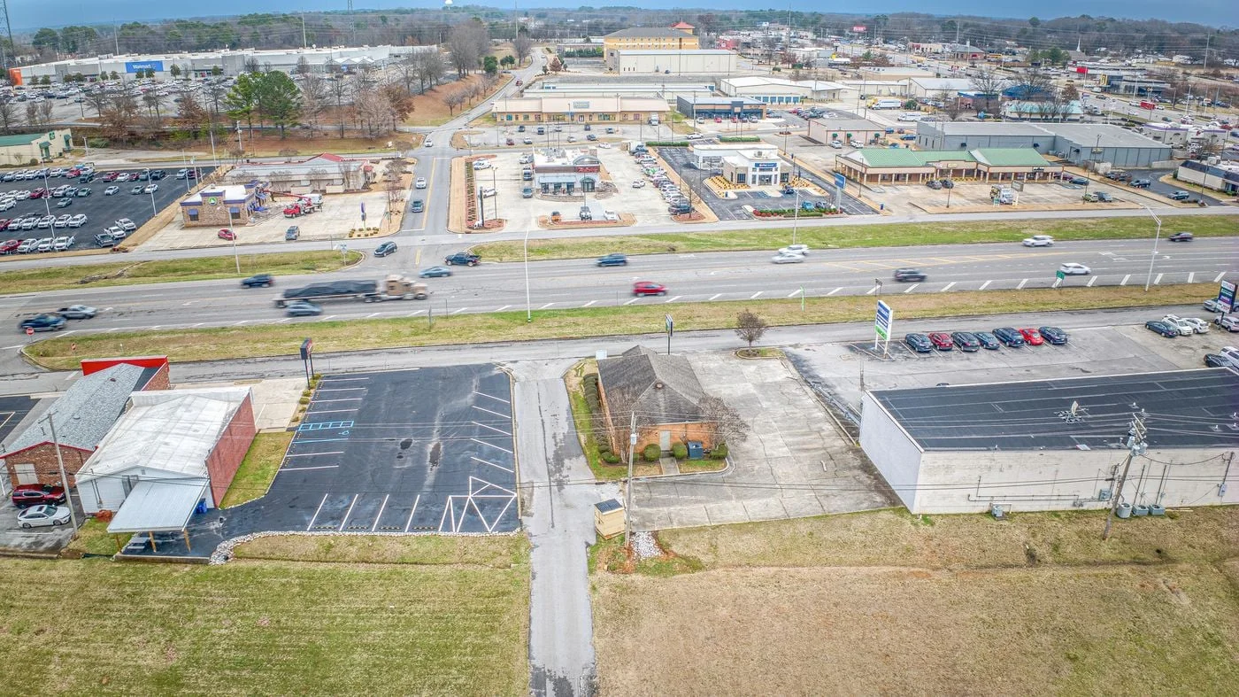 Photo 3 of 219 Cox Creek Pkwy, Florence, AL 35630