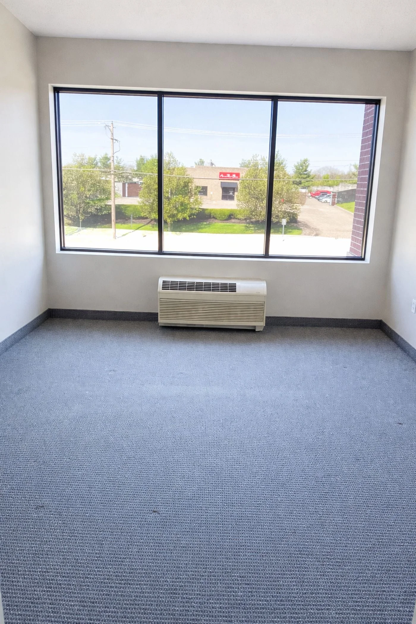 Photo 2 of 2940 Hebron Park Dr, Hebron, KY 41048