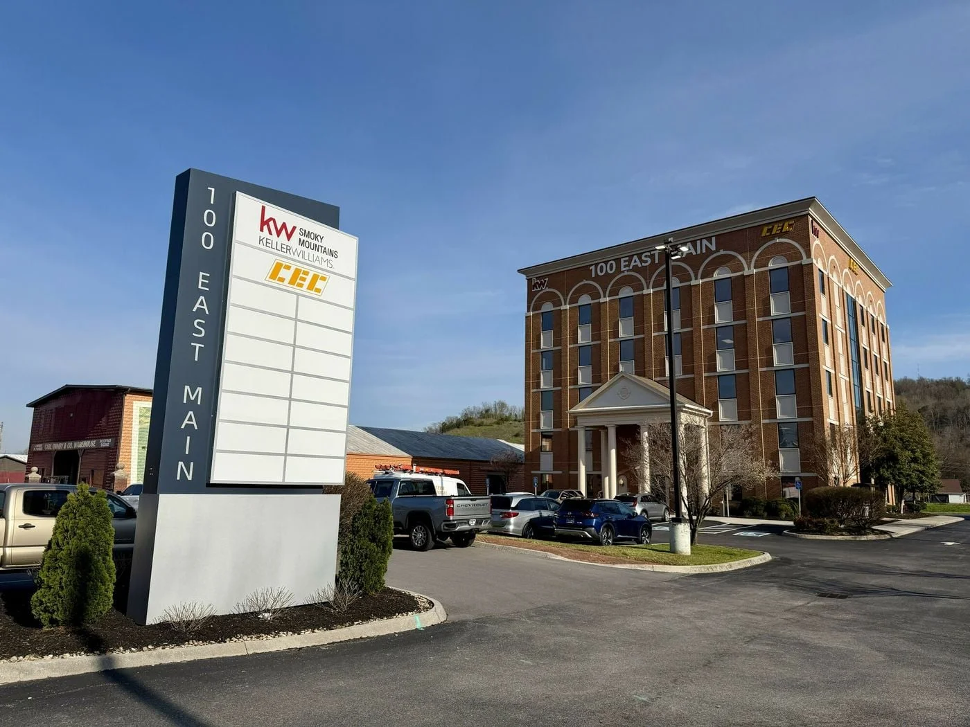 Photo 2 of 100 E Main St, Sevierville, TN 37862