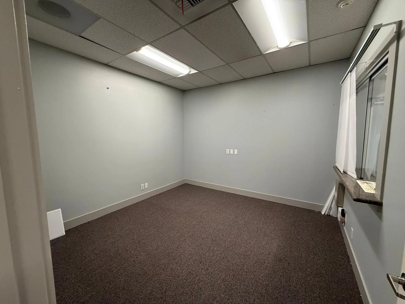 Photo 2 of 15811 Ambaum Blvd SW, Burien, WA 98166