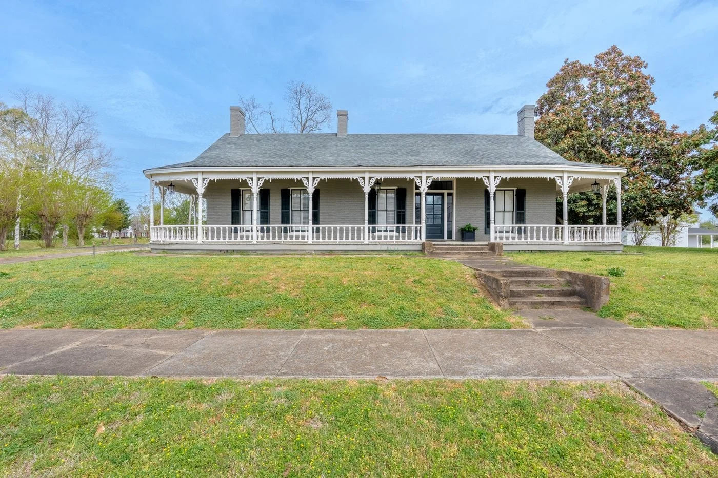 Photo 1 of 106 W 3rd St, Tuscumbia, AL 35674