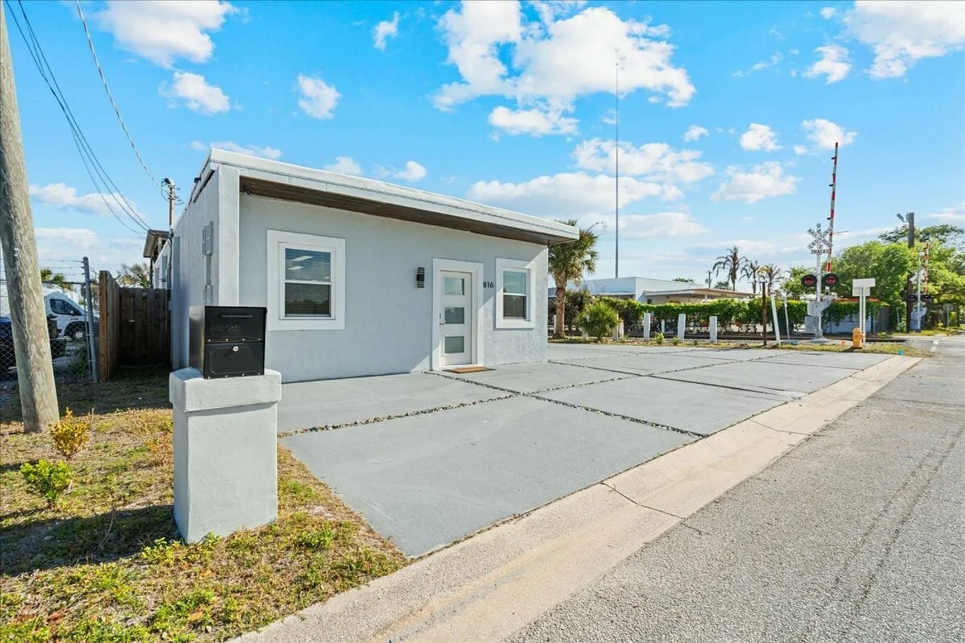 Photo 1 of 816 E Seminole Ave, Melbourne, FL 32901